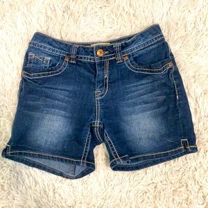 Mudd High rise Jean shorts